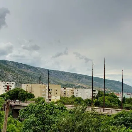 アパート Emerald モスタル