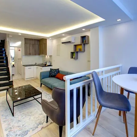 Emerald Apartment *