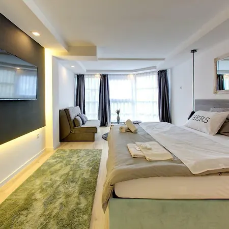 Emerald Apartment